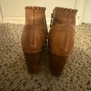 Bedstu leather wedges